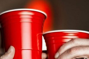 juegos con vasos de plasticos